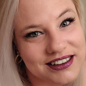 Meet your Posher, Evelyn